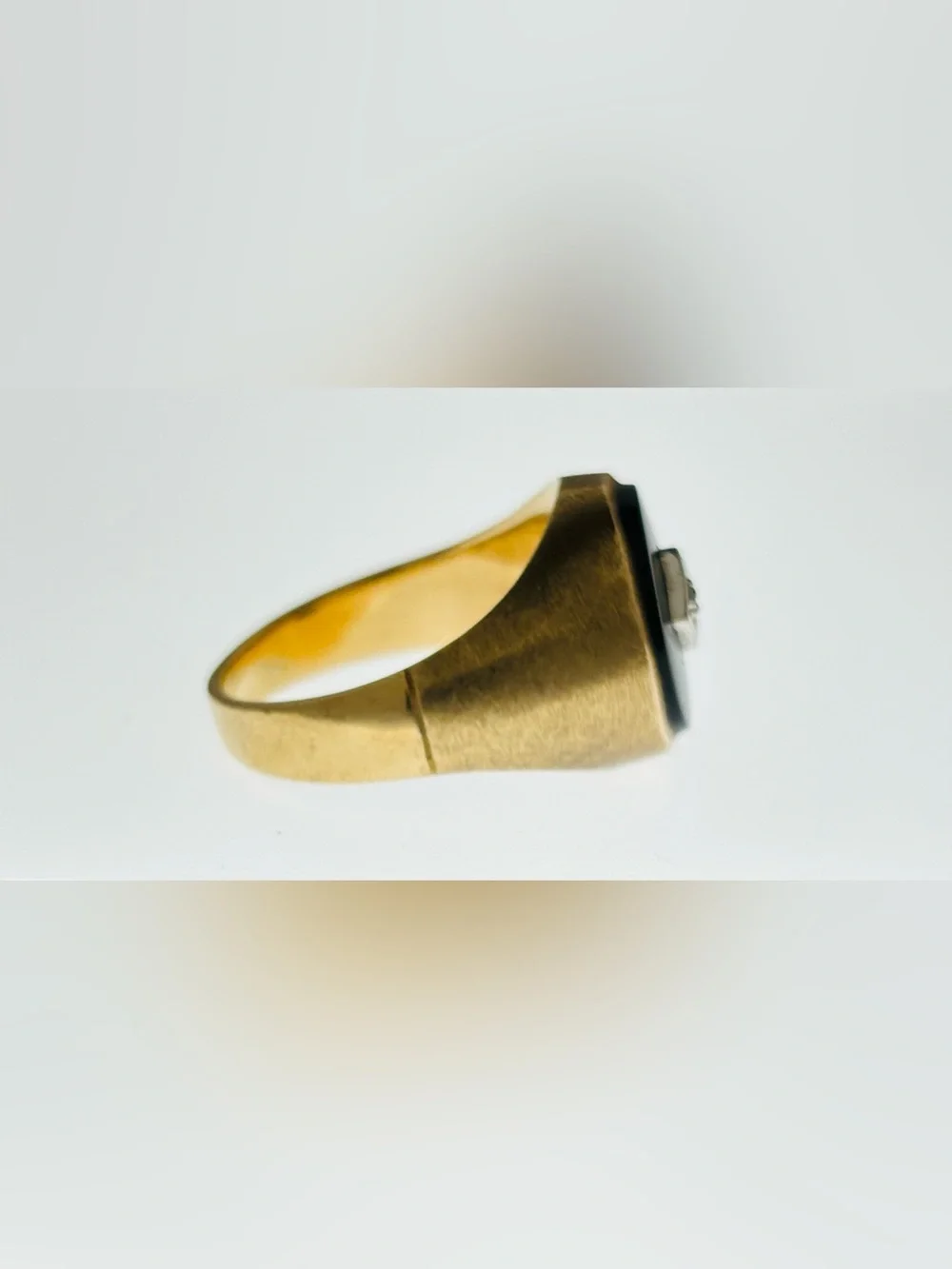 Vintage 10k Gold Signet Ring with Black Onyx and Diamond Size 10